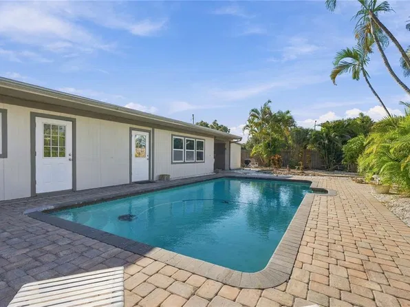 137 Sunway Ave, Sarasota, FL 34237