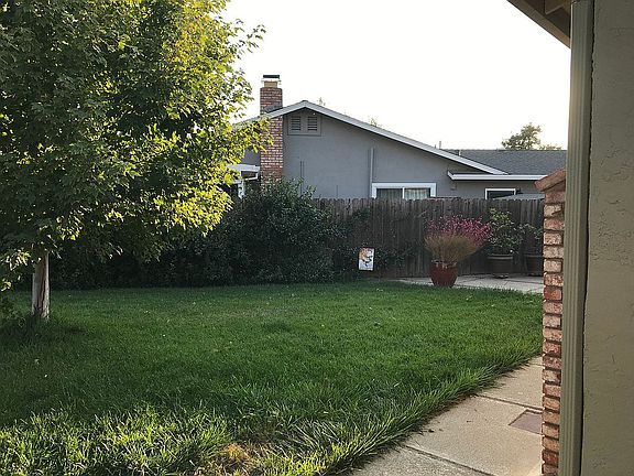 5th image of 894 Carmel Ave