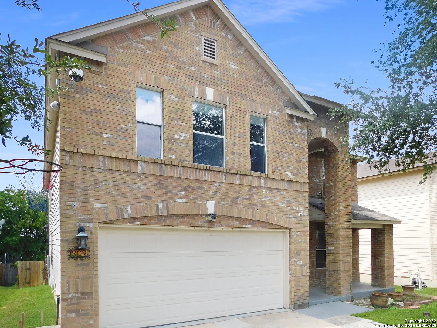 4 bed, 2.5 bath, 3318 sqft, $2,195 — Photo 1
