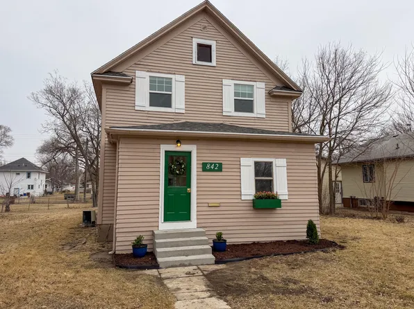 842 Utah Ave SE, Huron, SD 57350