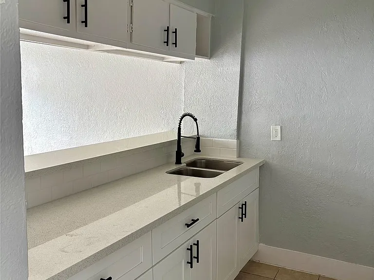 1125 Ann St #11 — Photo 8