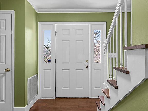 5th image of 4833 Woodland Cir