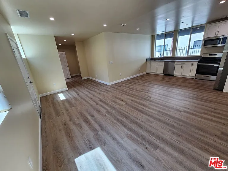 2726 S Cochran Ave #101 — Photo 8