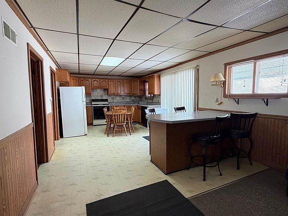 2nd image of 206 2nd Street