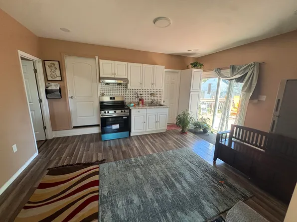 71 E 7th St, Deer Park, NY 11729