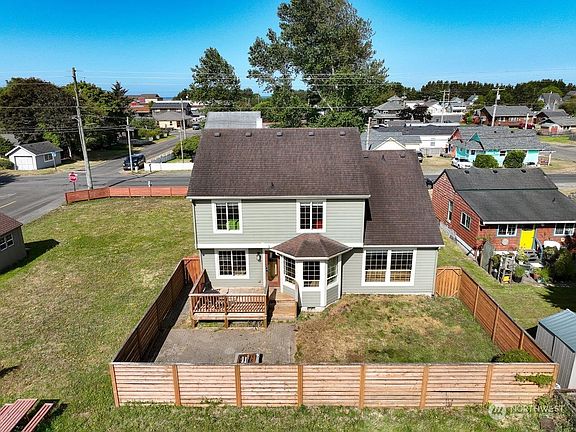 5th image of 304 Washington Avenue NE