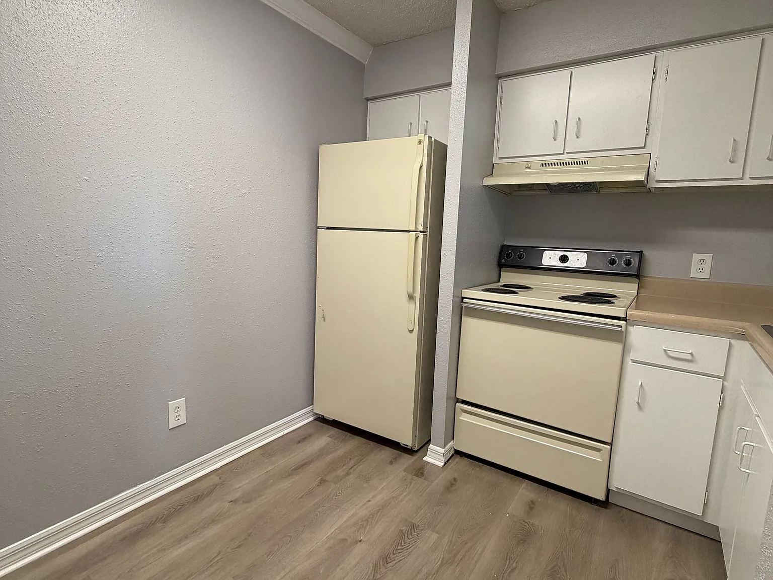 435 Wymore Rd — Photo 3