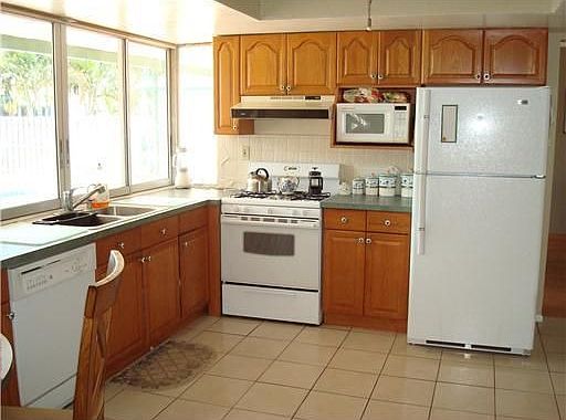 5th image of 9610 NW 20th Pl