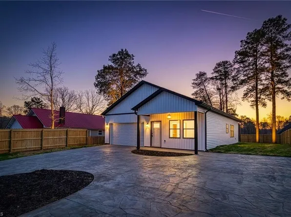 5242 Shattalon Dr, Winston Salem, NC 27106