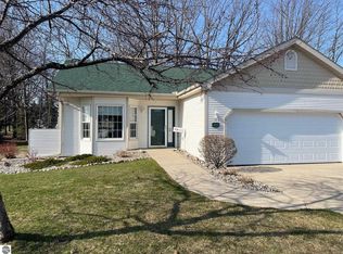 342 Golfview Ln, Elk Rapids, MI 49629