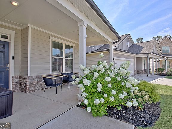 3rd image of 365 Caledonia Ct