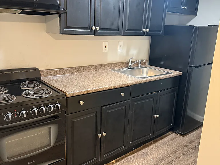 Cedar Square Apartments — Photo 12