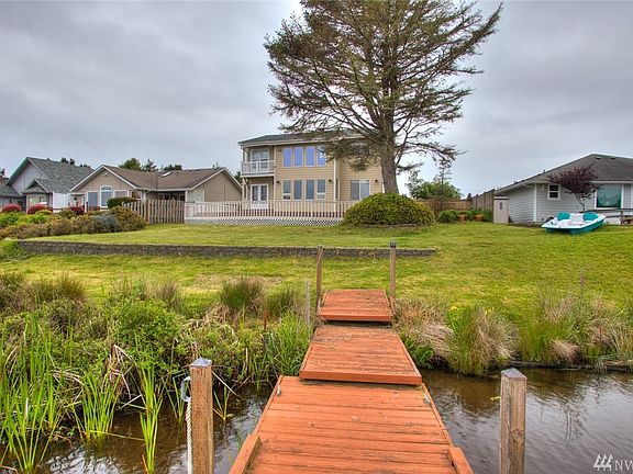 Private dock with 71 feet lake frontage