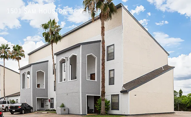 1501 Sam Houston Dr — Photo 4