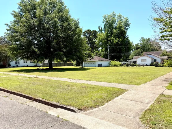 301 5th St S, Amory, MS 38821