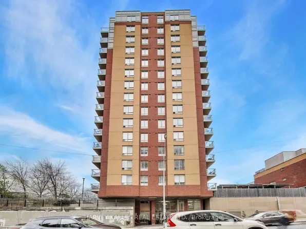 1369 Bloor St W #401, Toronto, ON M6P 4J4