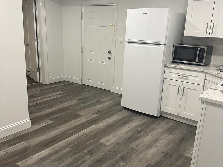 52 Lincoln Ave #1B — Photo 2