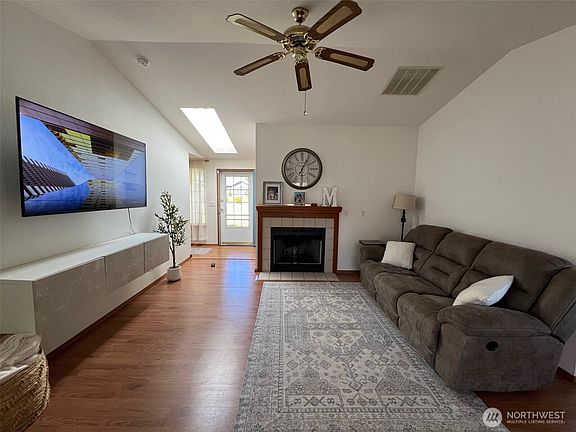 3rd image of 6021 57th Avenue SE