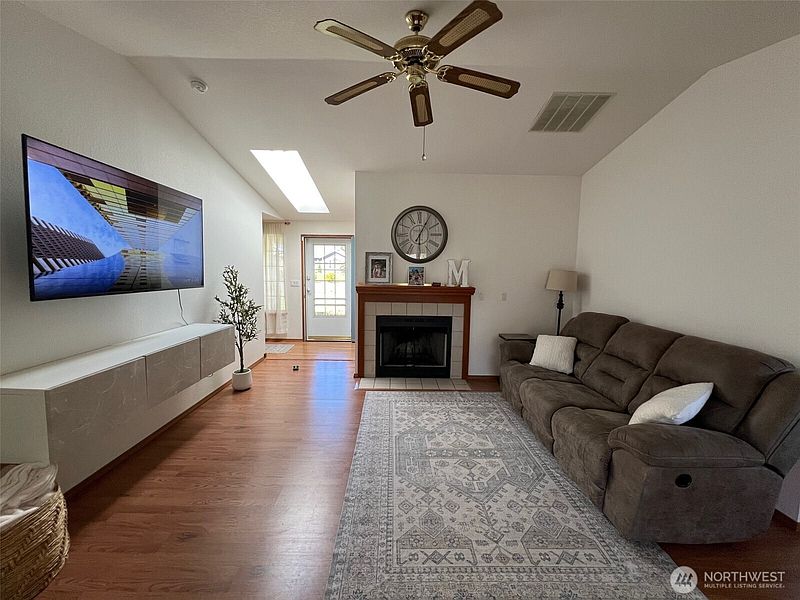 3rd image of 6021 57th Avenue SE