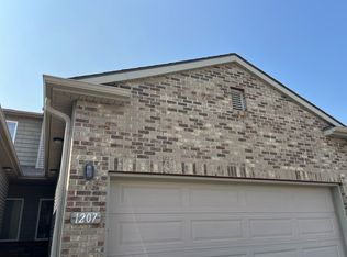 1207 Turtle Creek Rd, Lincoln, NE 68521