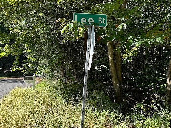 5th image of 15 Evergreen Ln