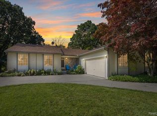 2943 Mudhill Rd, White Lake, MI 48383