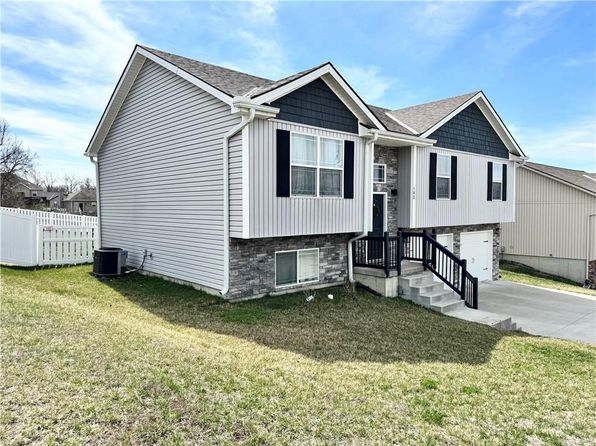 103 Division St, Knob Noster, MO 65336
