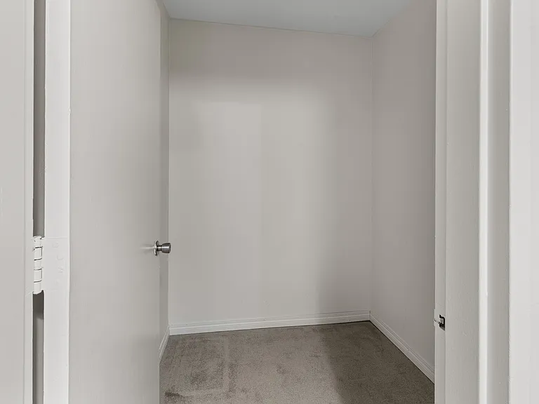 9820 104th St NW — Photo 32