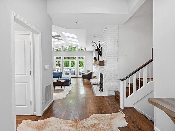 5th image of 4332 Berkford Cir NE