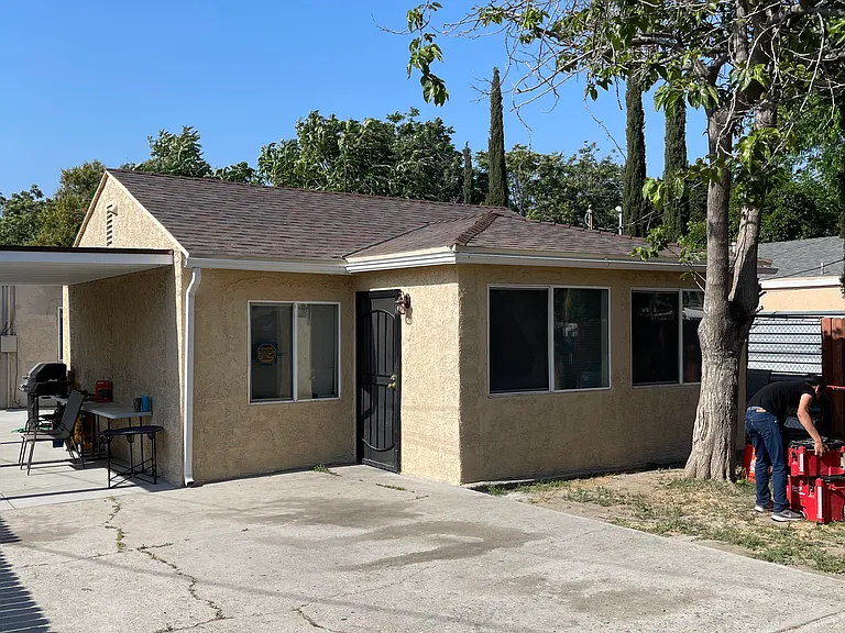 1042 E Rialto Ave — Photo 1