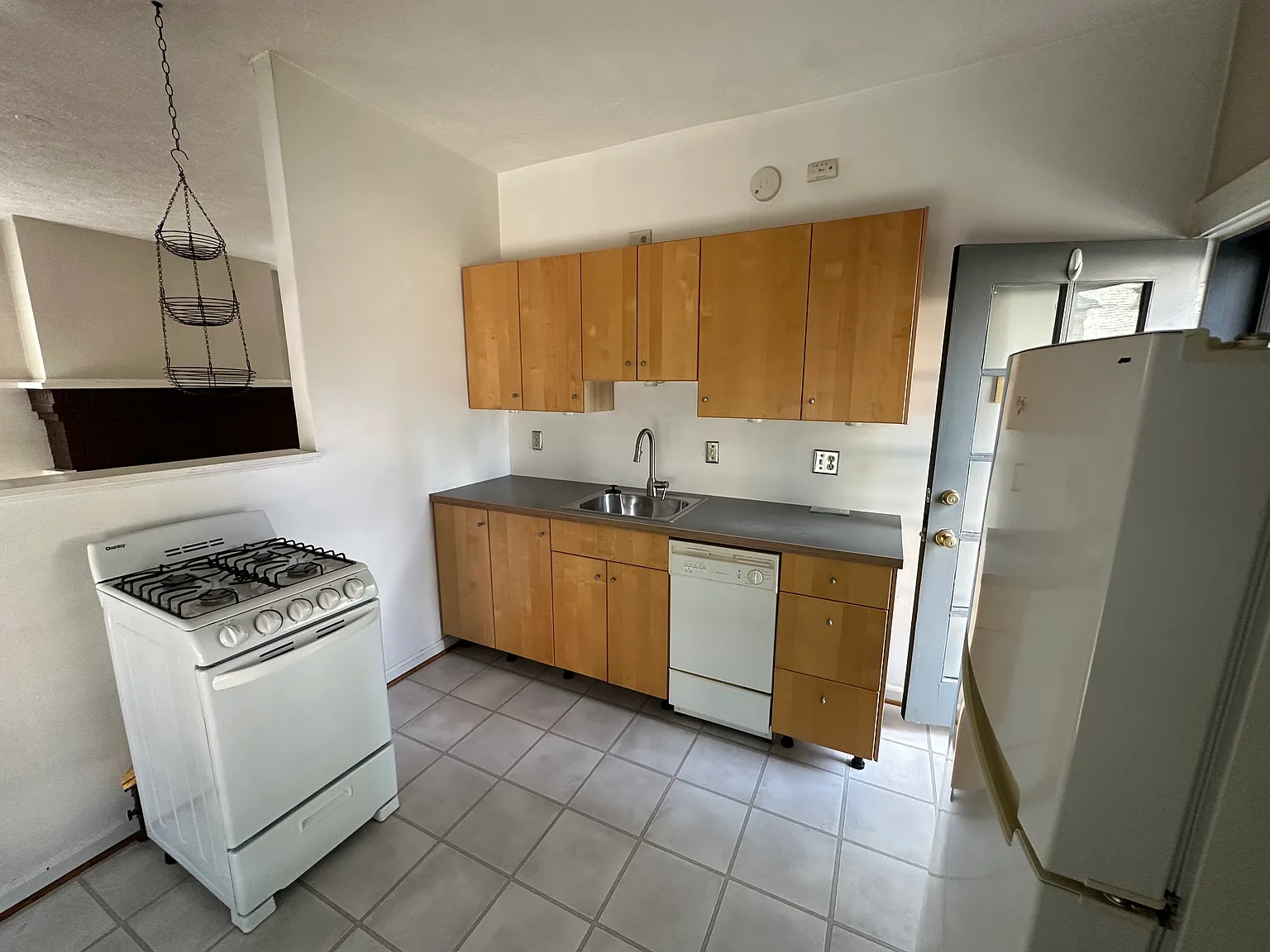 1 bed, 800 sqft, $1,200 — Photo 2
