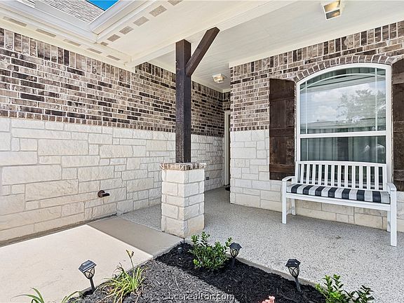 3rd image of 4015 Muncaster Ln