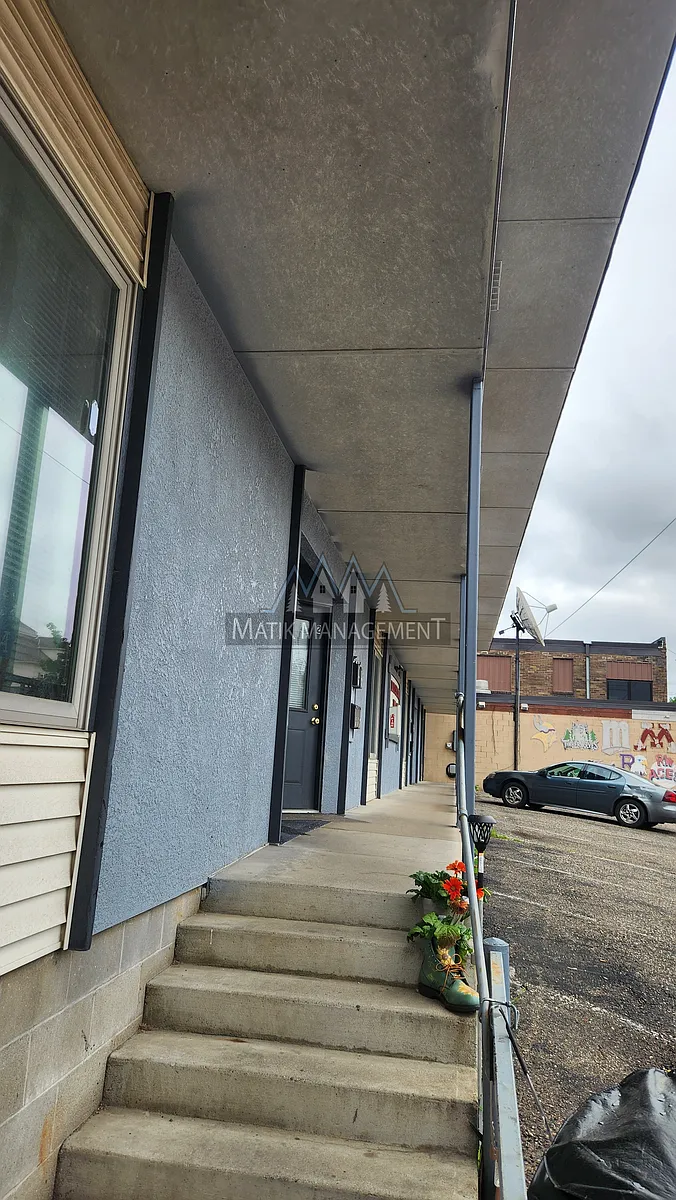 Building Photo - 525 Plum St #1