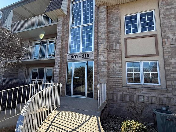 3rd image of 908 Swan Dr