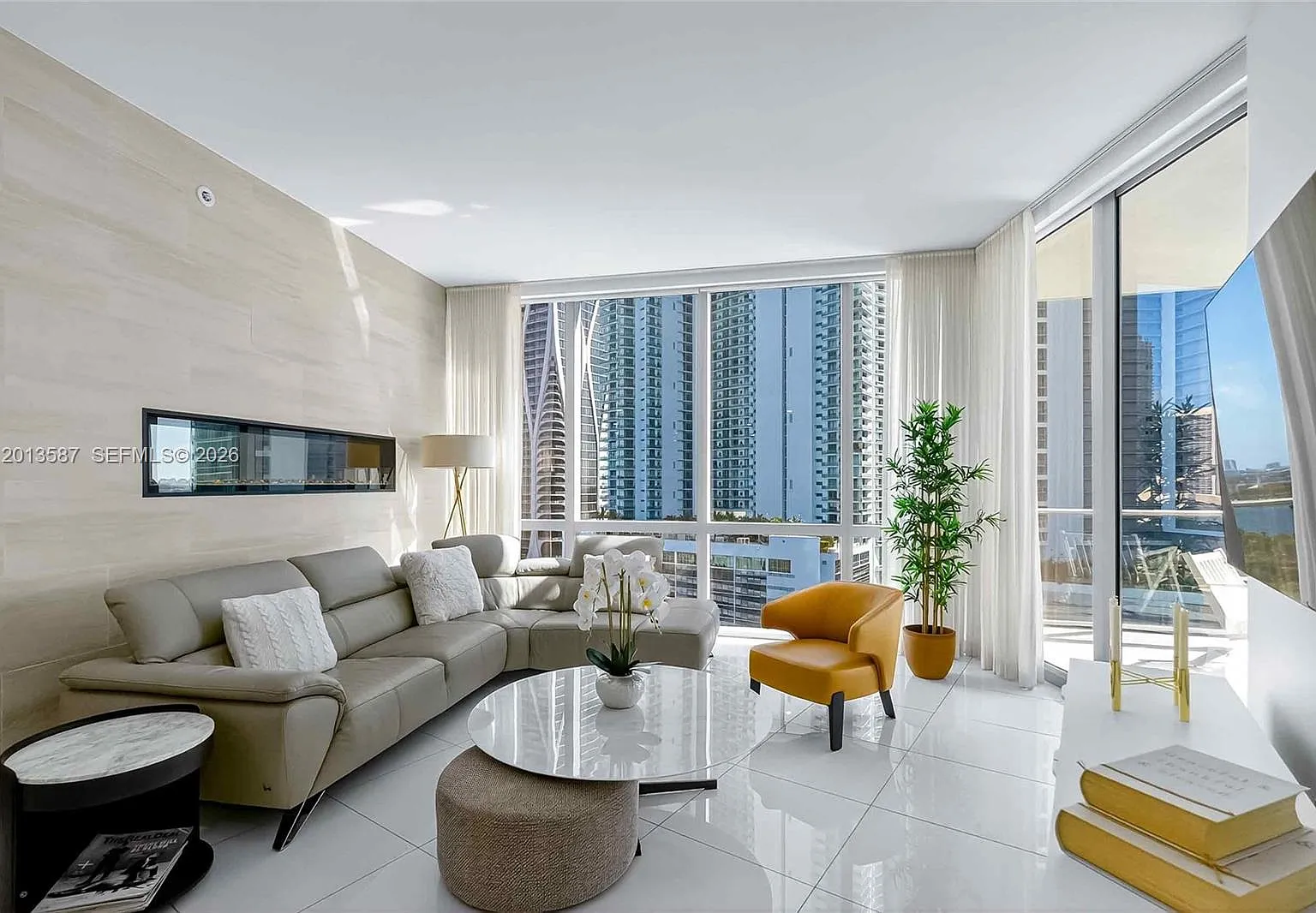Paramount Miami Worldcent — Photo 1