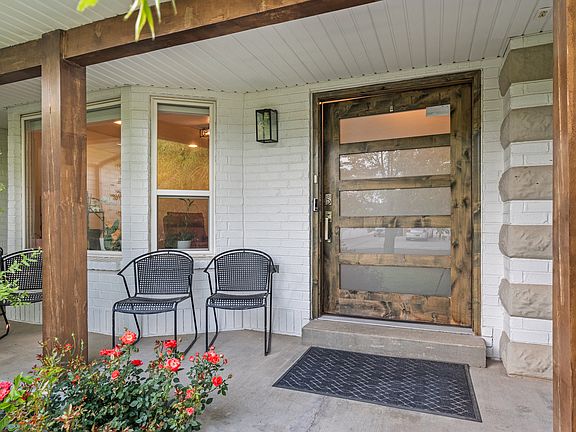 4th image of 1366 W Palmer Ln