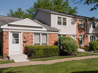 3131 Lynnwood Ct, Streamwood, IL 60107