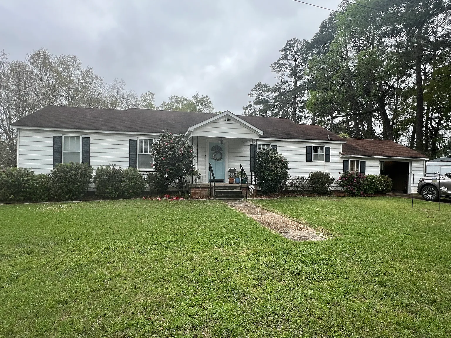 3 bed, 1450 sqft, $1,700 — Photo 2