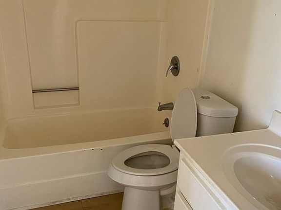 5th image of 19-106 S Smith St