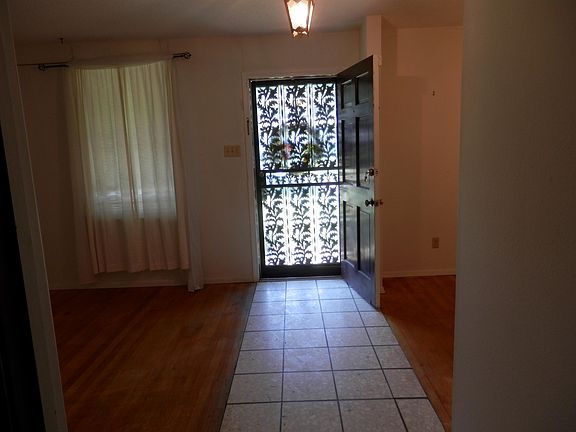 3rd image of 1858 Edward Ave