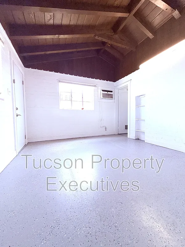 Studio, 1.0 bath, 100 sqft, $550 — Photo 1