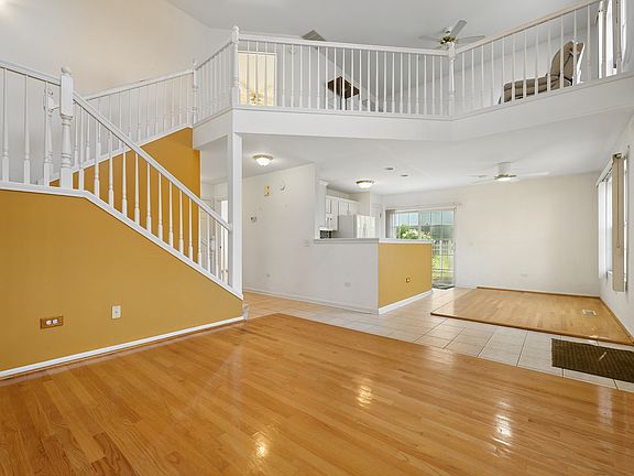 3rd image of 904 Garden Ln