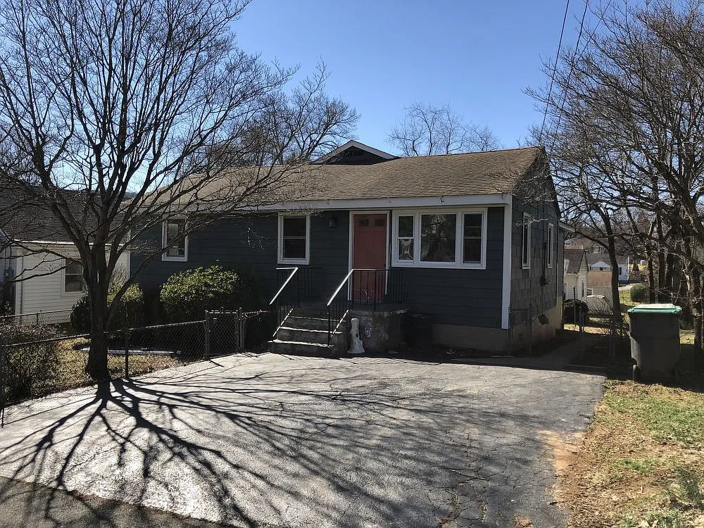 916 Rockland Ave photo 1