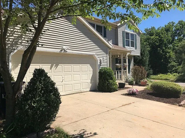 1302 Bluebird Dr photo 1