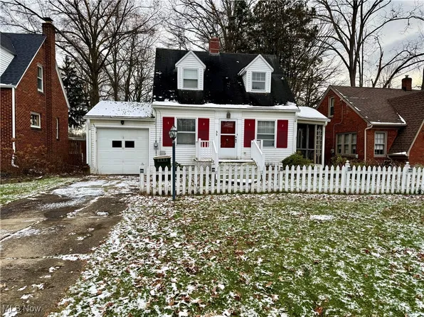35 Wildwood Dr, Youngstown, OH 44512