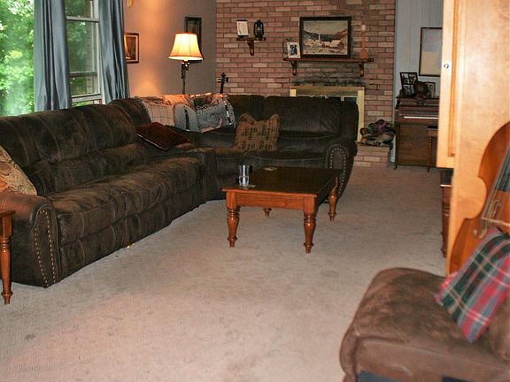 5th image of 25 Beechwood Dr