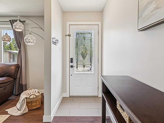 3rd image of 241 E Allan Cres SE