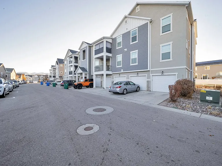13084 S Tortola Dr #201 — Photo 16