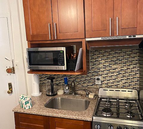 5th image of 231 Thompson St APT 5