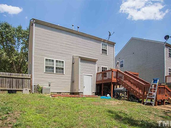 5th image of 211 Gladstone Dr